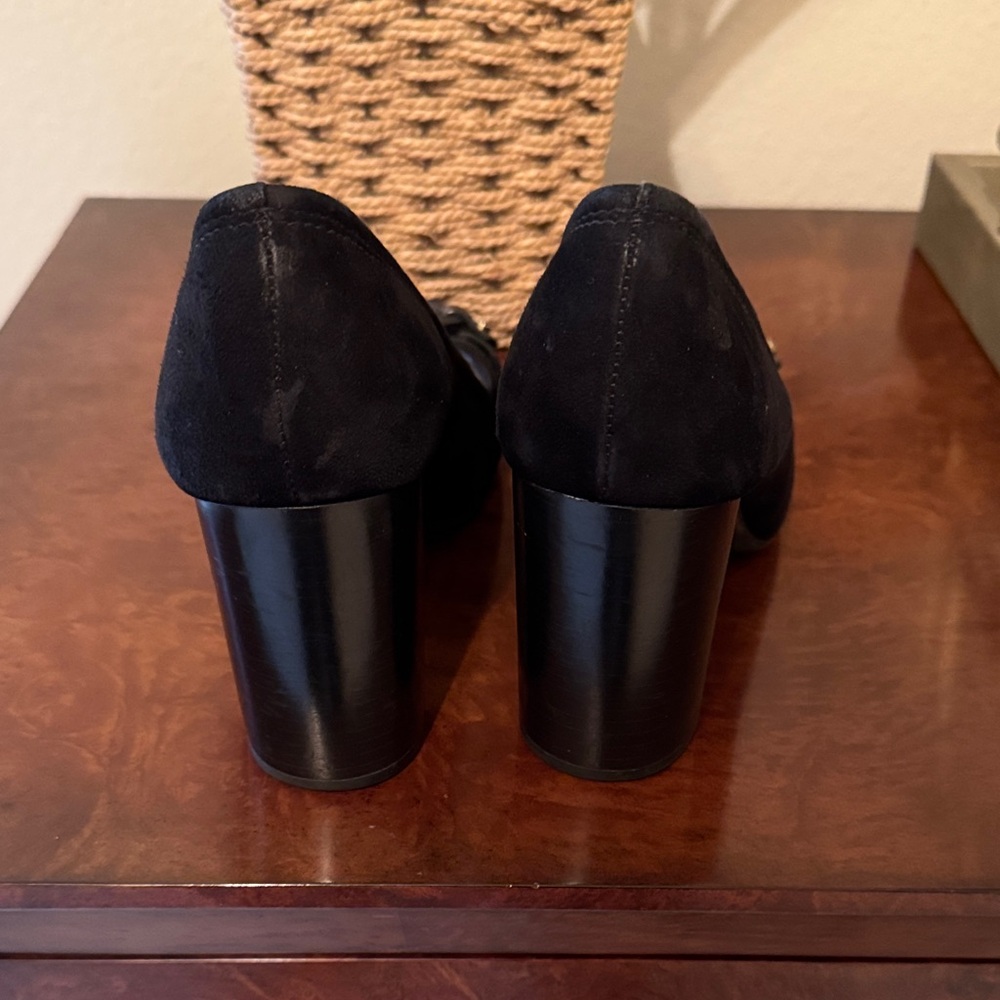 Tory Burch Black Heels with Logo Accent - Picture 2 of 4